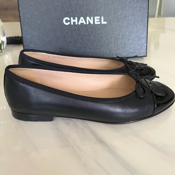 Authentic classic lambskin Chanel ballet flats, purchased in USD at Saks. - Picture 2 of 6